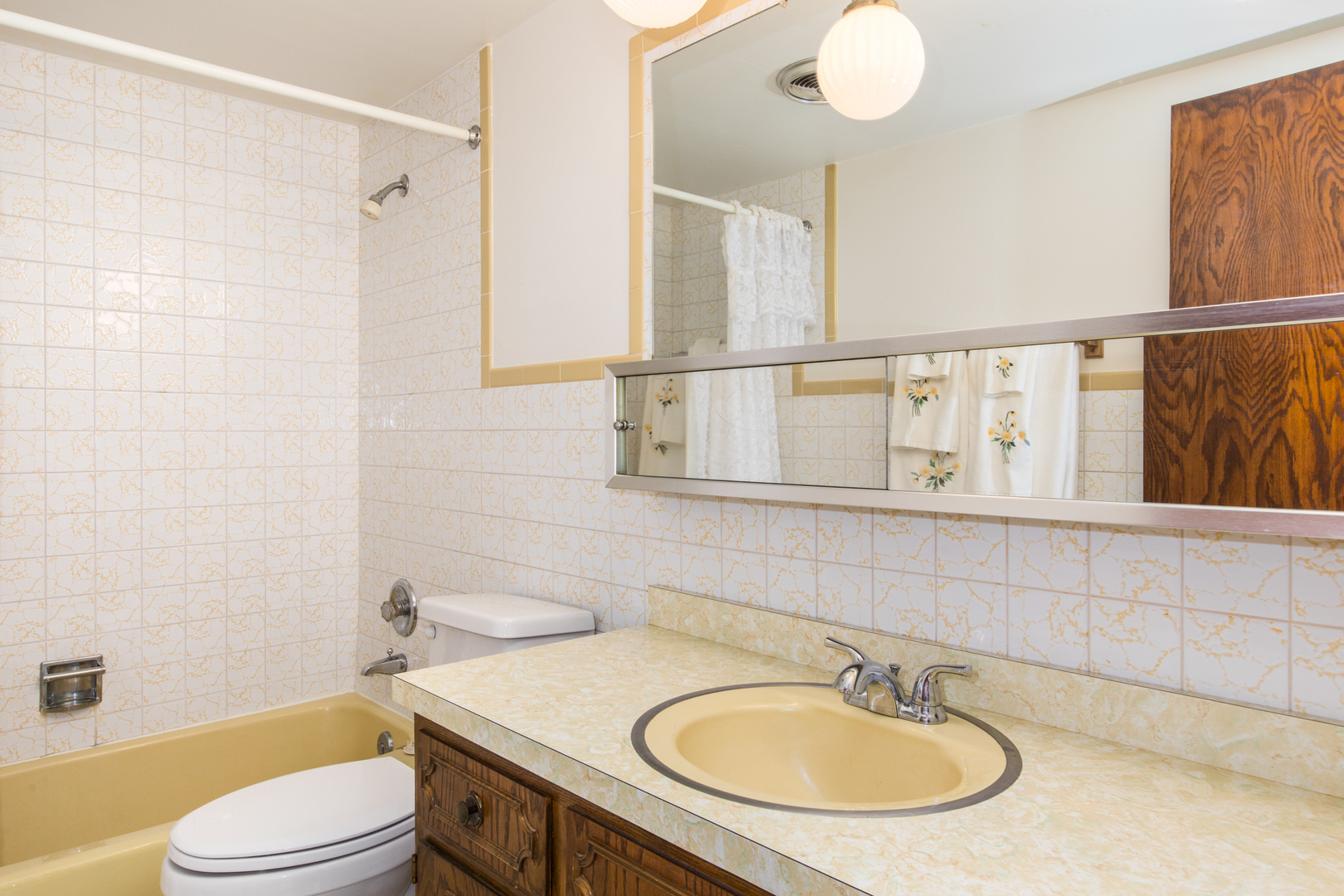 1316 N Northwest Highway, Park Ridge, IL 60068