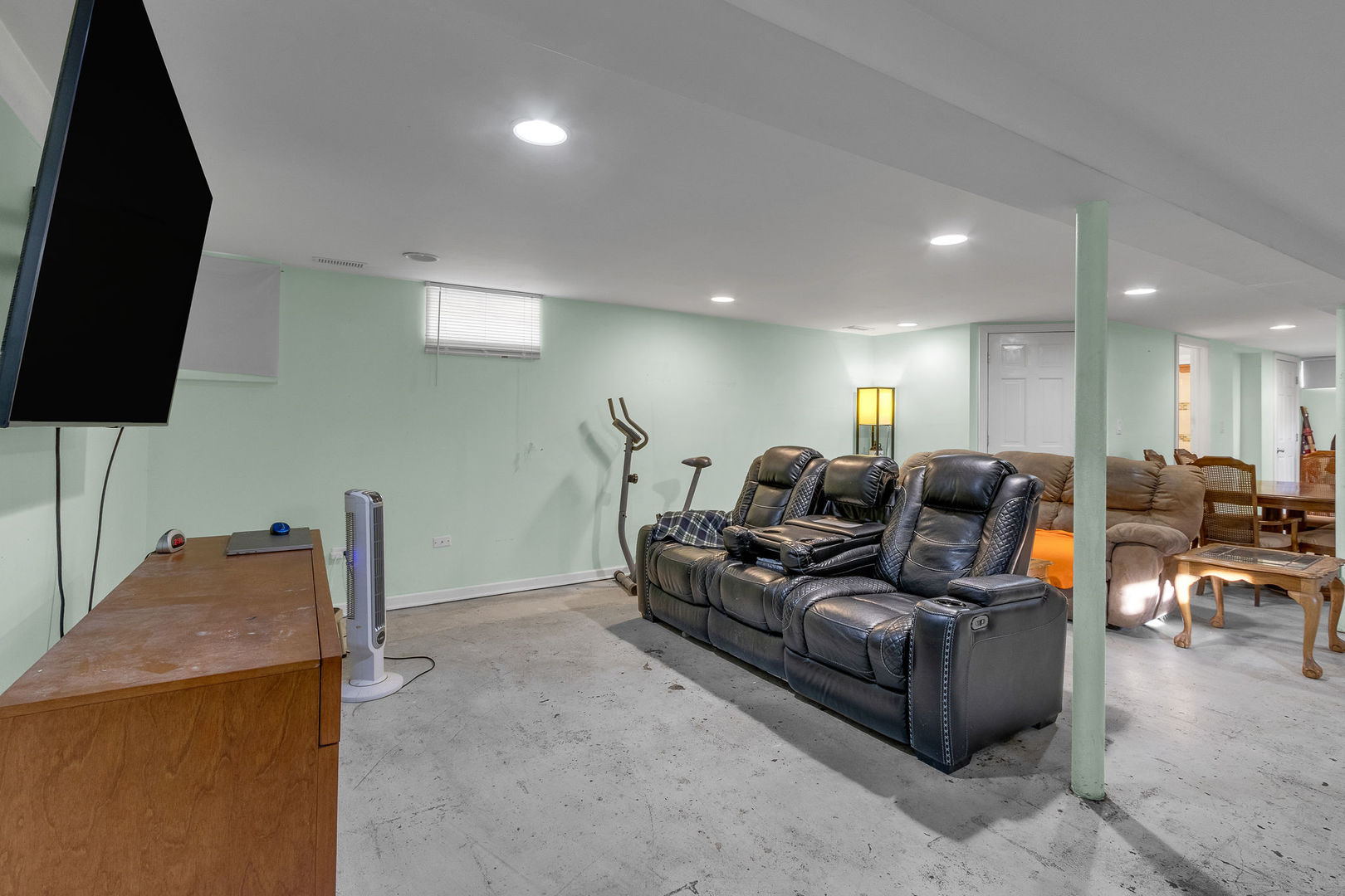 2913 Sarah Street, Franklin Park, IL 60131