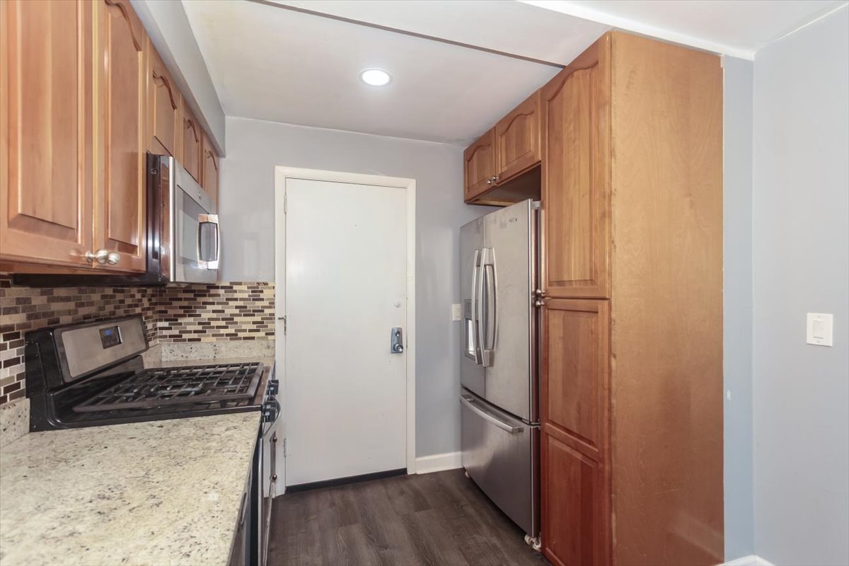 10373 Dearlove Road #4E, Glenview, IL 60025