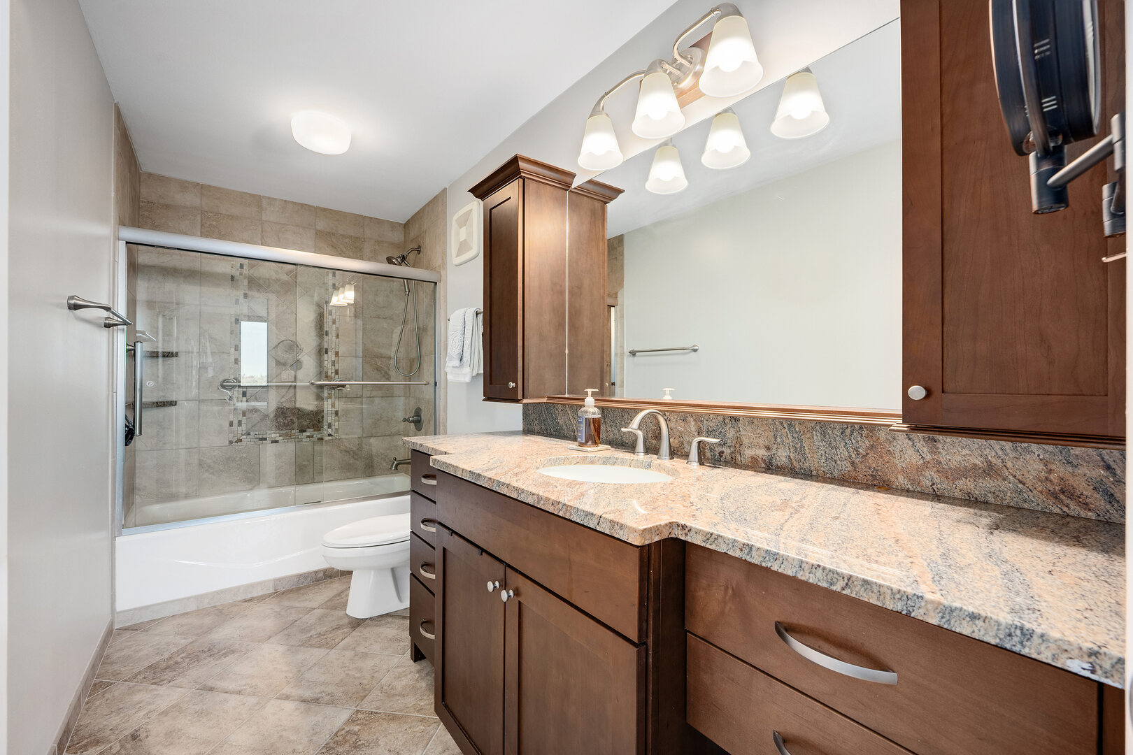 2000 Saint Regis Drive #6B, Lombard, IL 60148