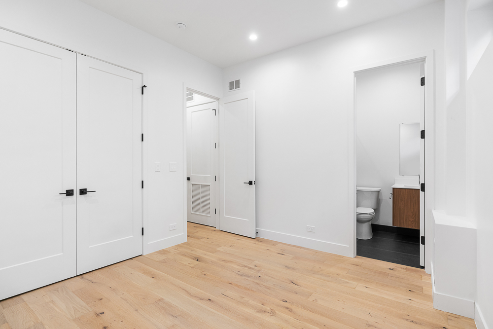 3446 N Oakley Avenue, Chicago, IL 60618