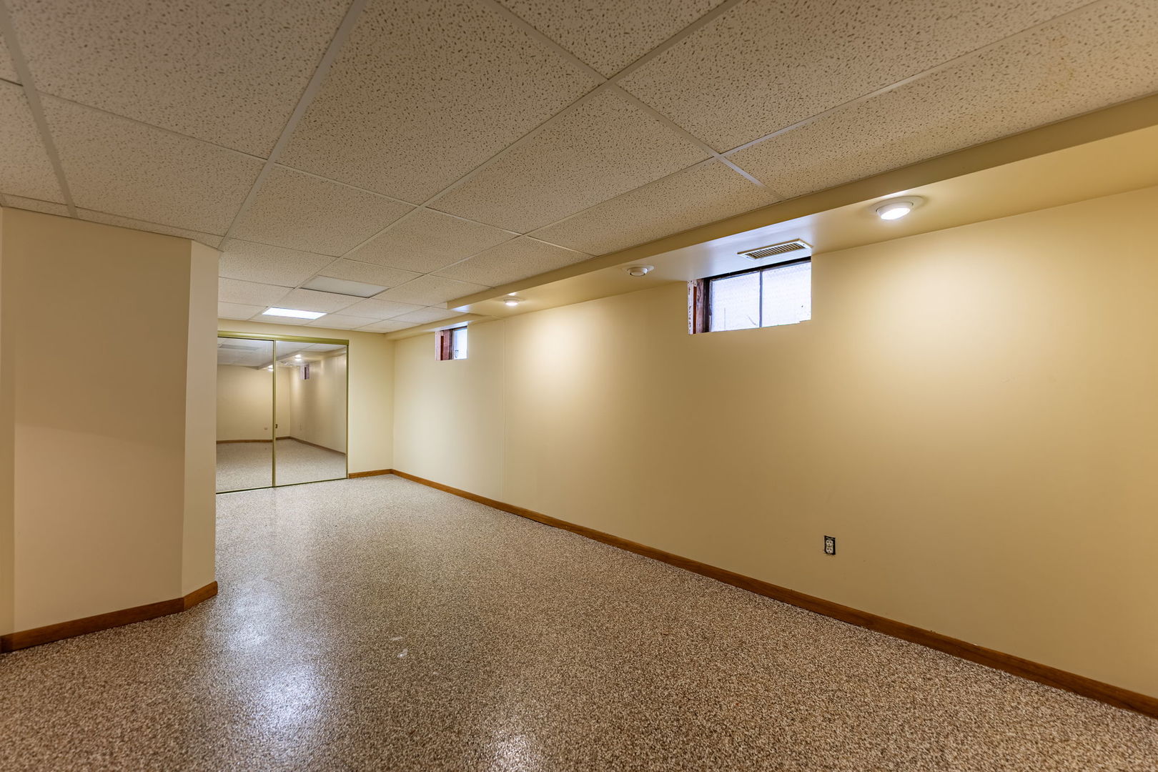 616 S Ahrens Avenue, Lombard, IL 60148