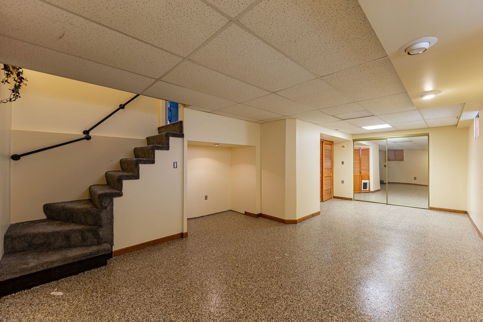 616 S Ahrens Avenue, Lombard, IL 60148