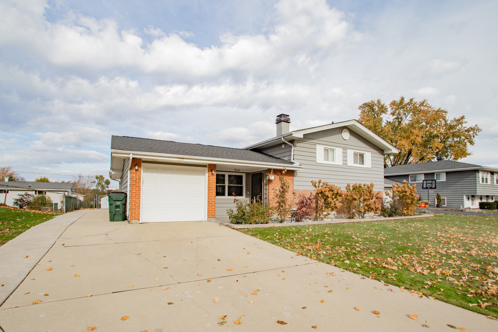 720 Durham Lane, Hoffman Estates, IL 60169