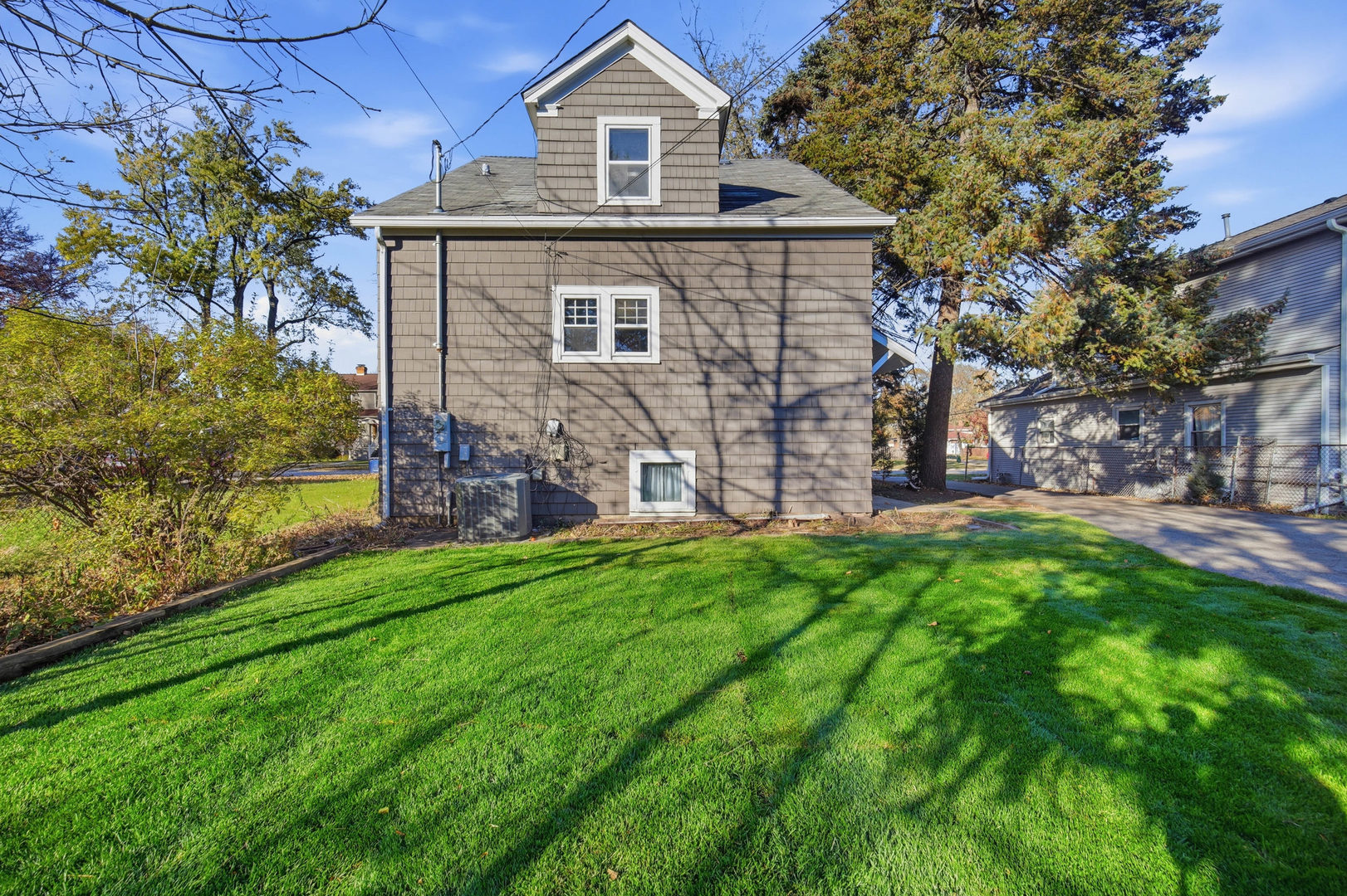 1489 E Algonquin Road, Des Plaines, IL 60016