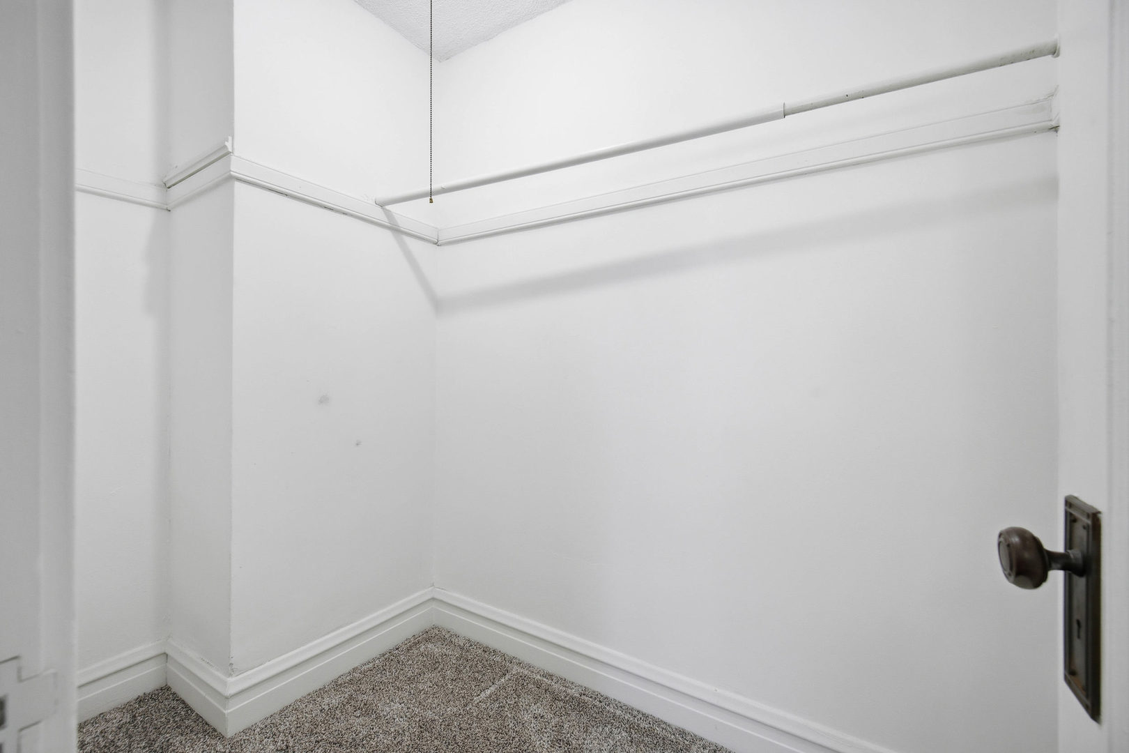 1489 E Algonquin Road, Des Plaines, IL 60016