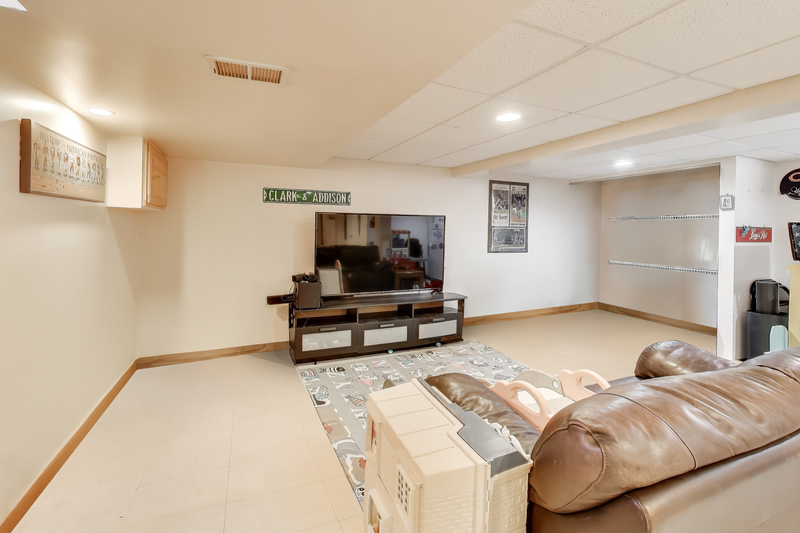 8049 N Osceola Avenue, Niles, IL 60714