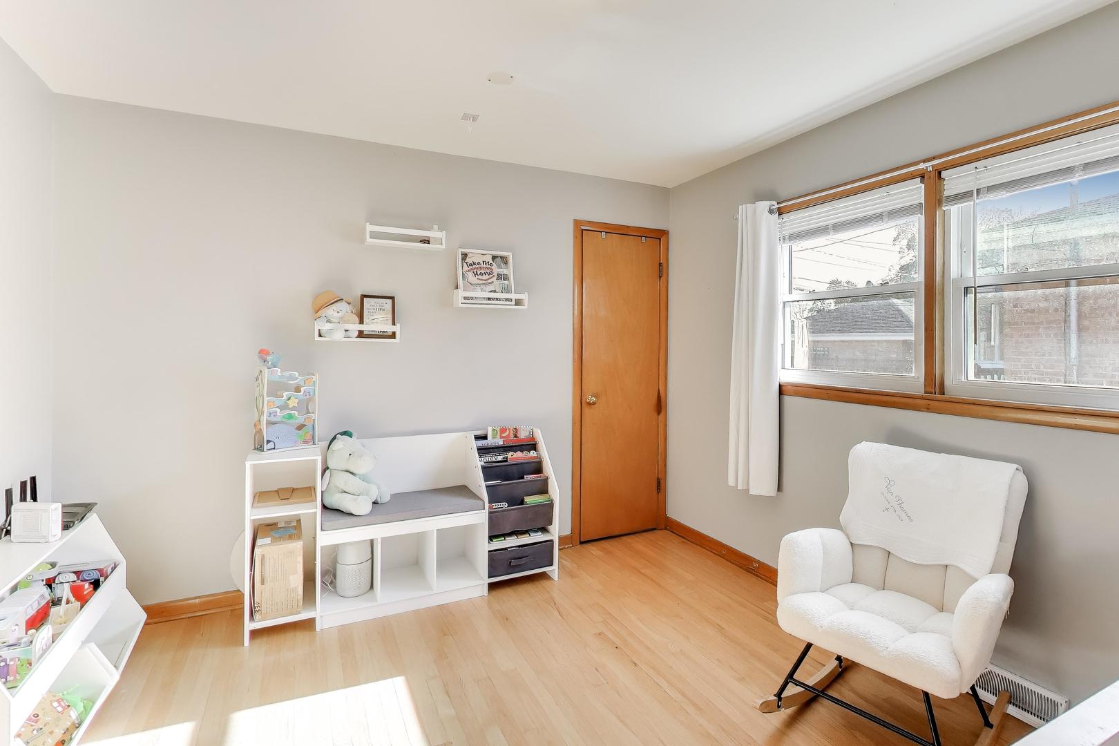 8049 N Osceola Avenue, Niles, IL 60714