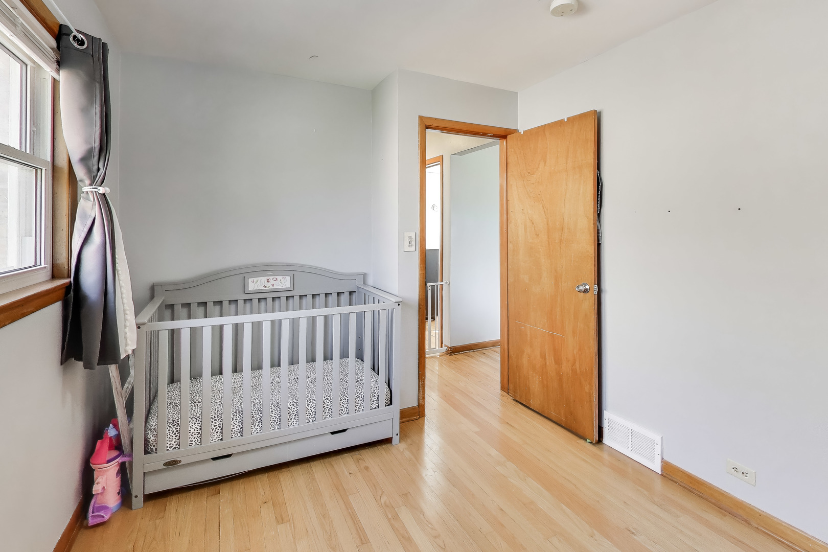 8049 N Osceola Avenue, Niles, IL 60714