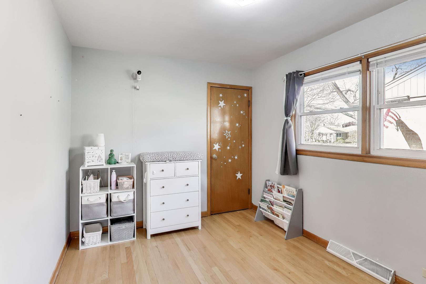 8049 N Osceola Avenue, Niles, IL 60714