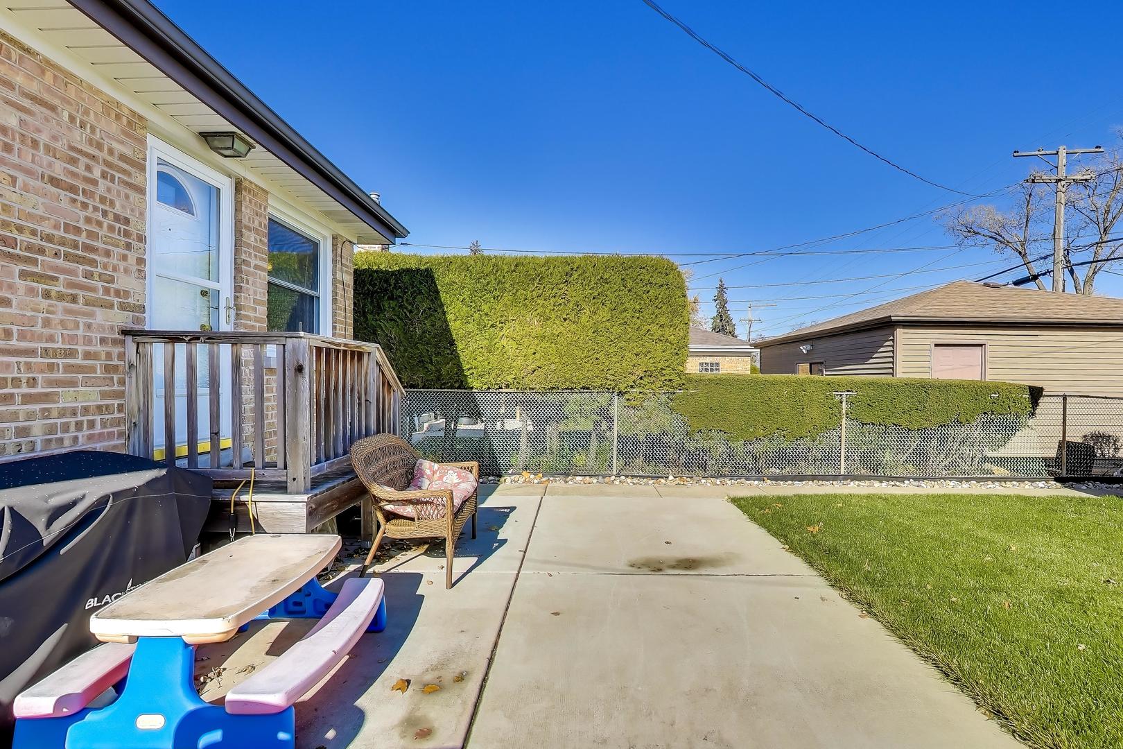 8049 N Osceola Avenue, Niles, IL 60714