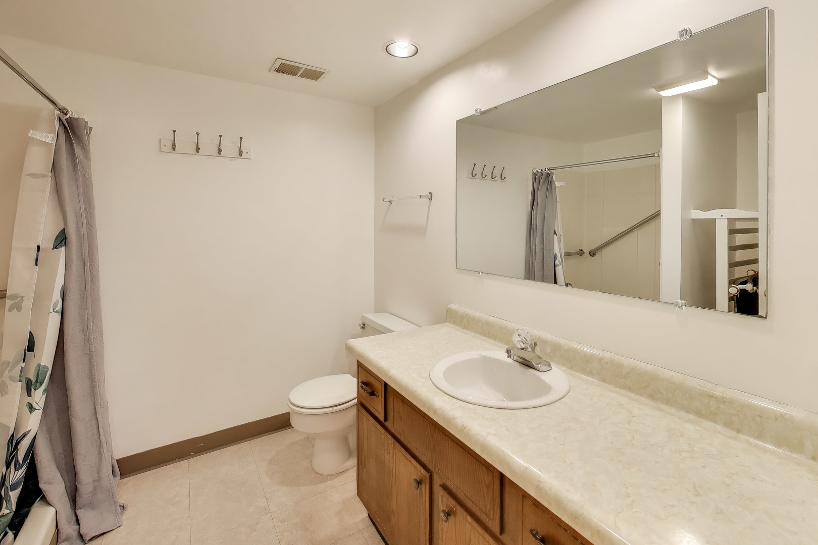 8049 N Osceola Avenue, Niles, IL 60714