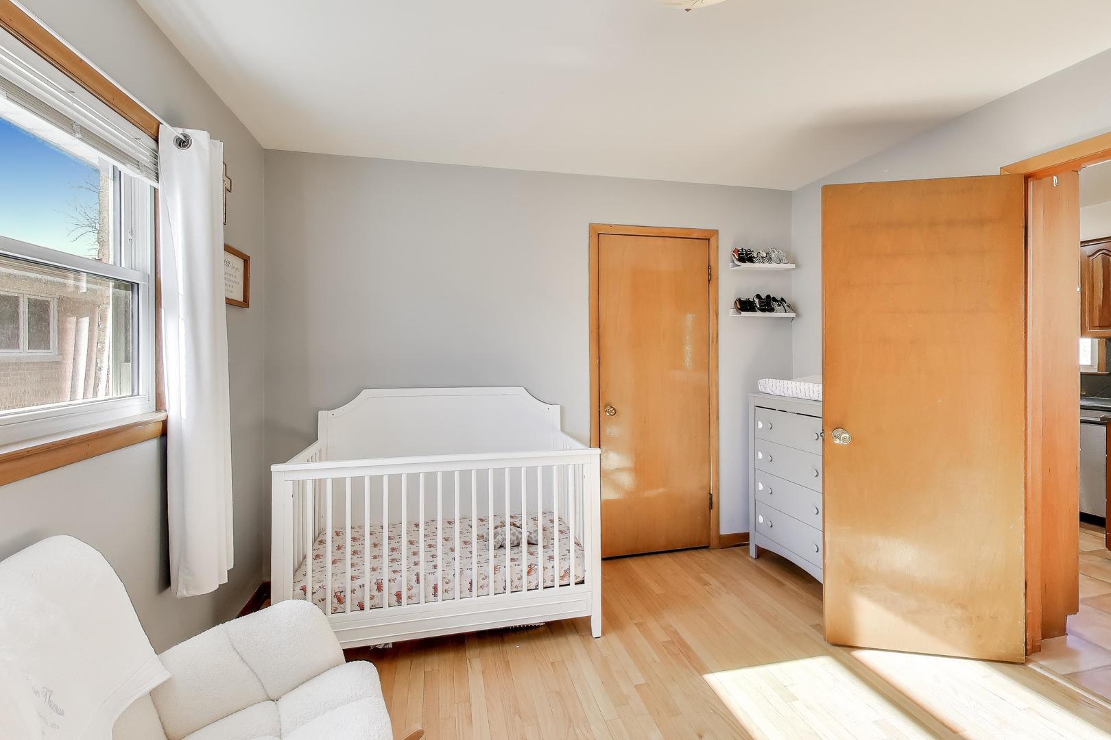 8049 N Osceola Avenue, Niles, IL 60714