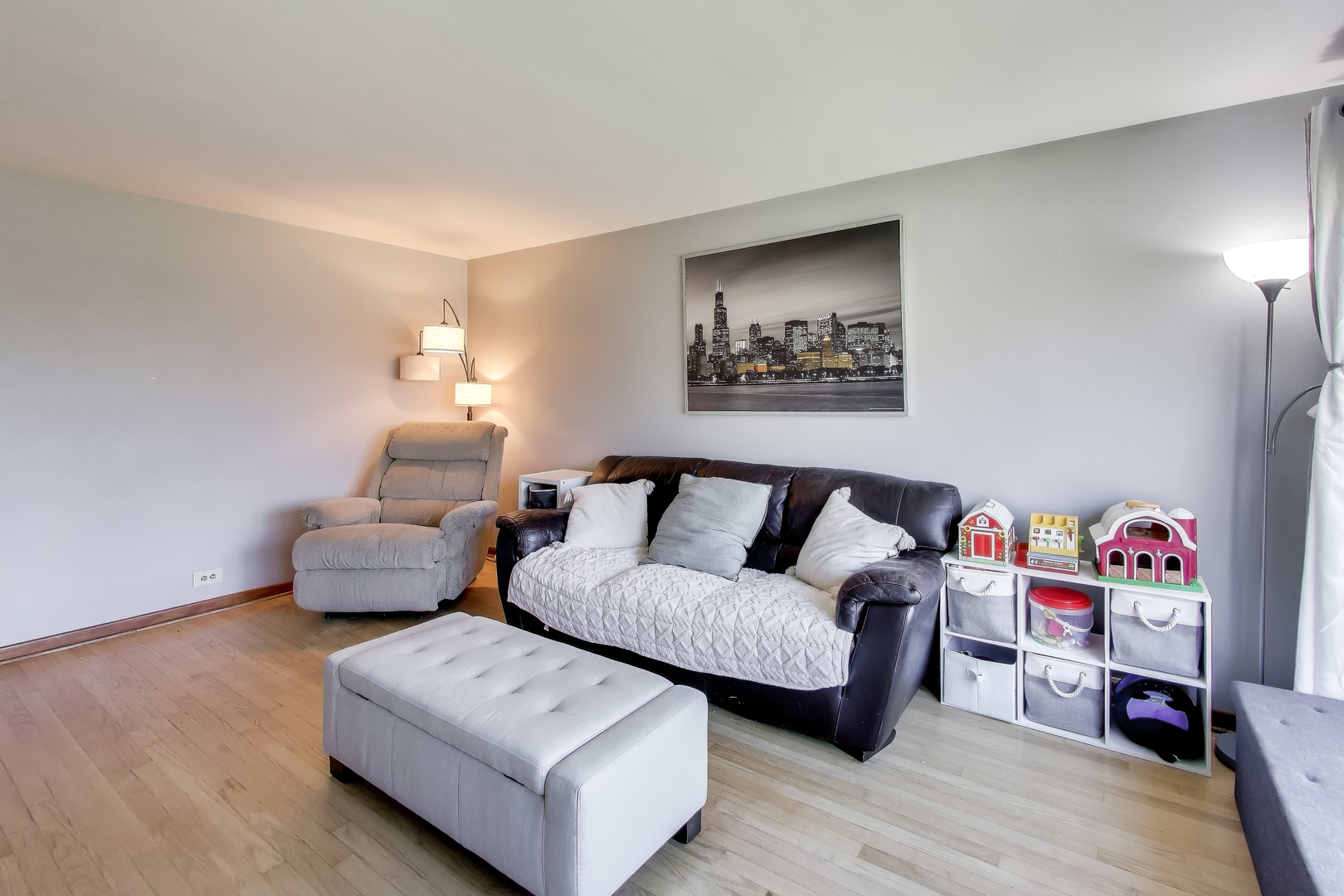 8049 N Osceola Avenue, Niles, IL 60714