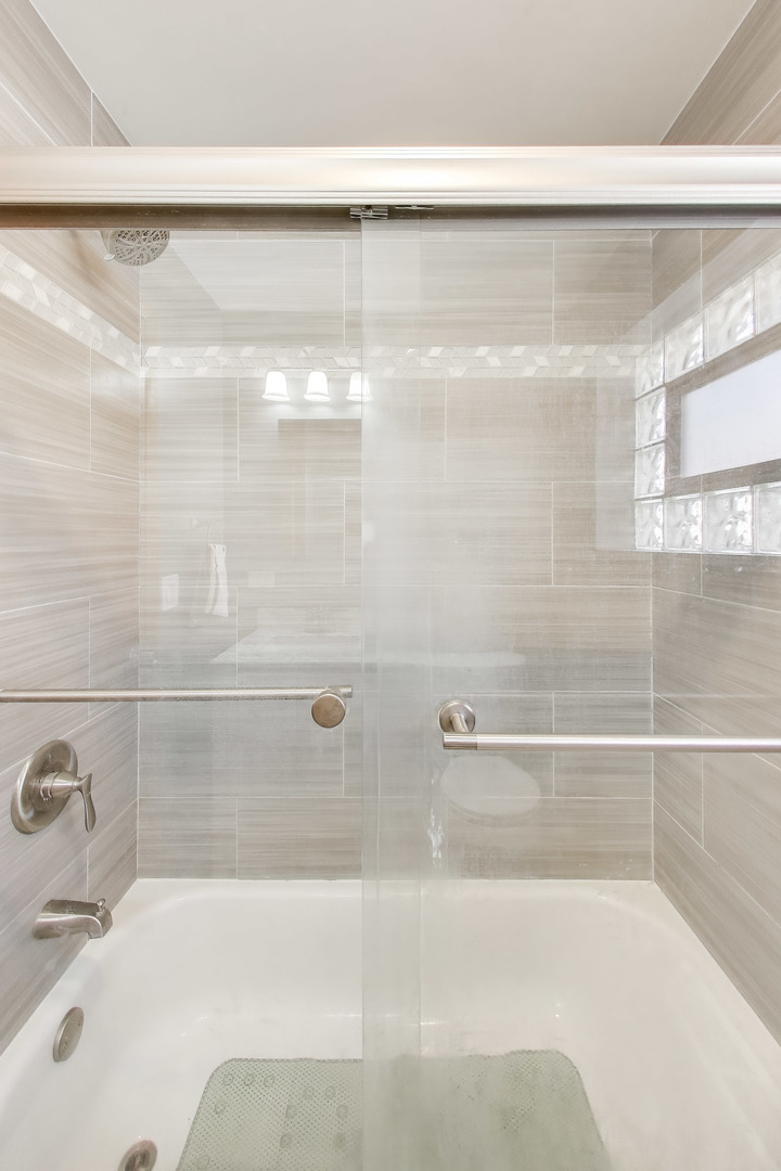 8049 N Osceola Avenue, Niles, IL 60714