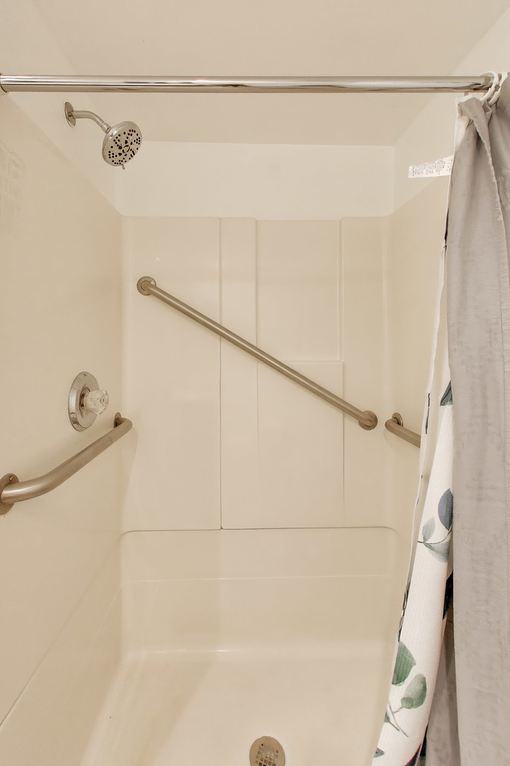 8049 N Osceola Avenue, Niles, IL 60714