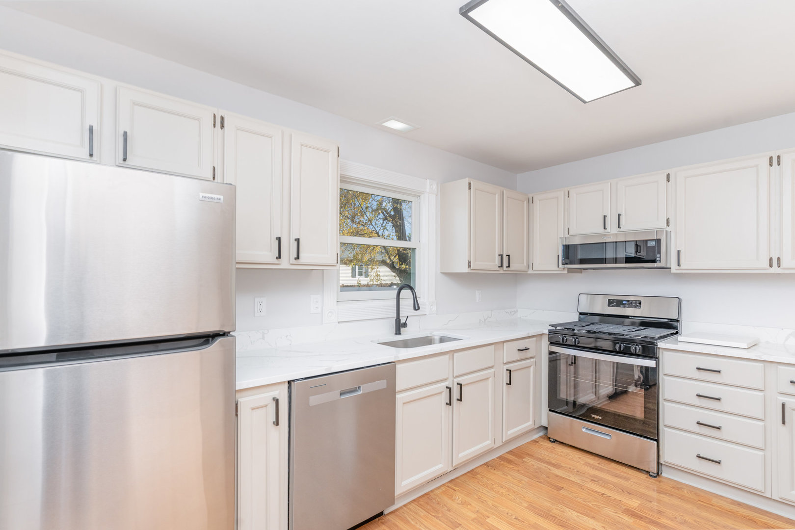 303 N Sycamore Lane, North Aurora, IL 60542