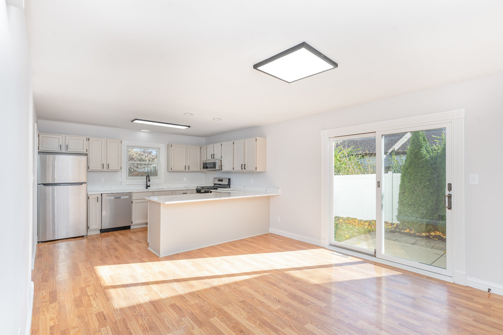 303 N Sycamore Lane, North Aurora, IL 60542