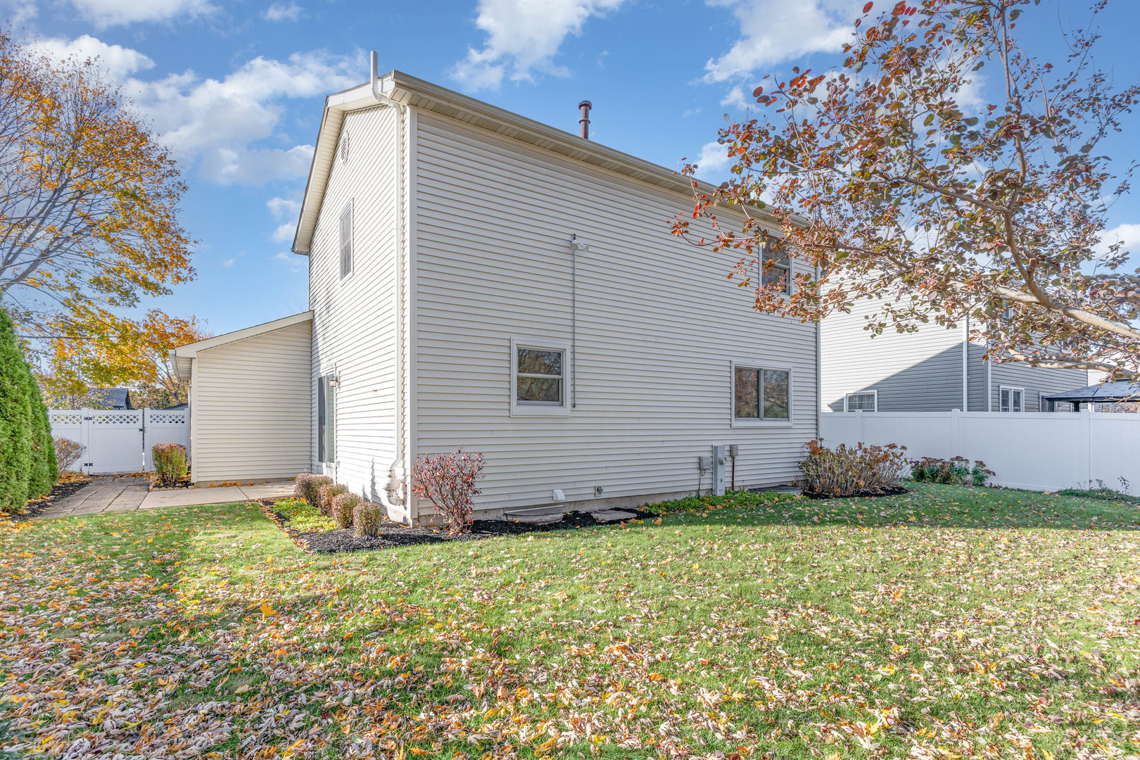 303 N Sycamore Lane, North Aurora, IL 60542