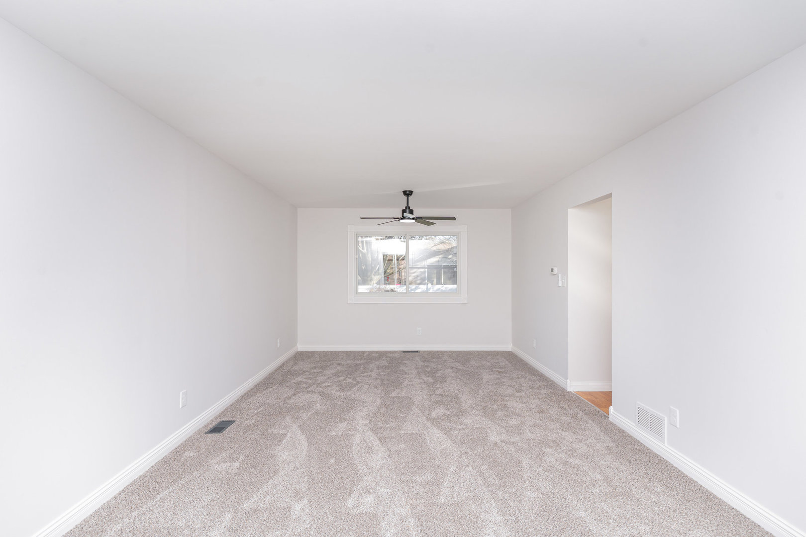 303 N Sycamore Lane, North Aurora, IL 60542