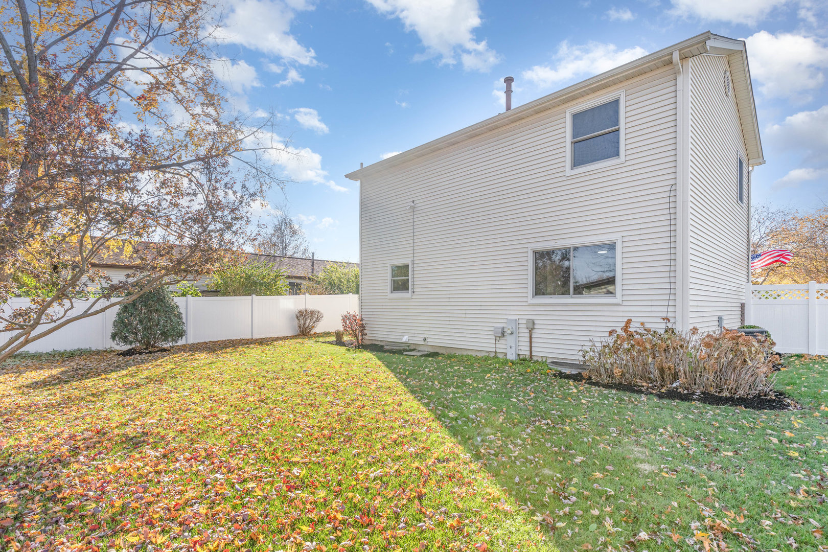 303 N Sycamore Lane, North Aurora, IL 60542