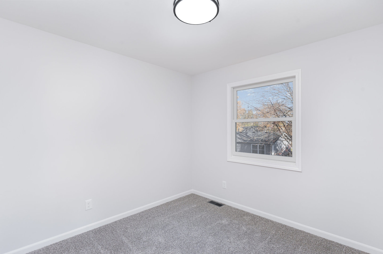 303 N Sycamore Lane, North Aurora, IL 60542