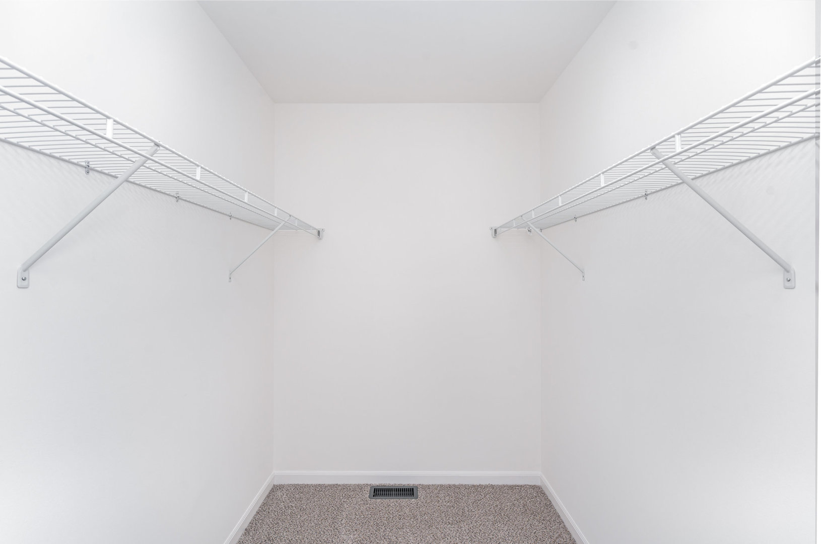 303 N Sycamore Lane, North Aurora, IL 60542