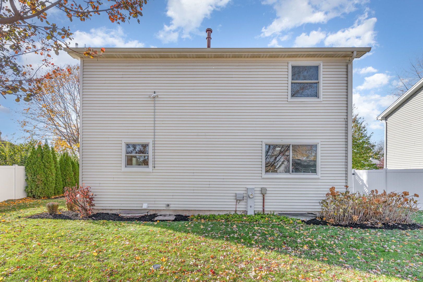 303 N Sycamore Lane, North Aurora, IL 60542