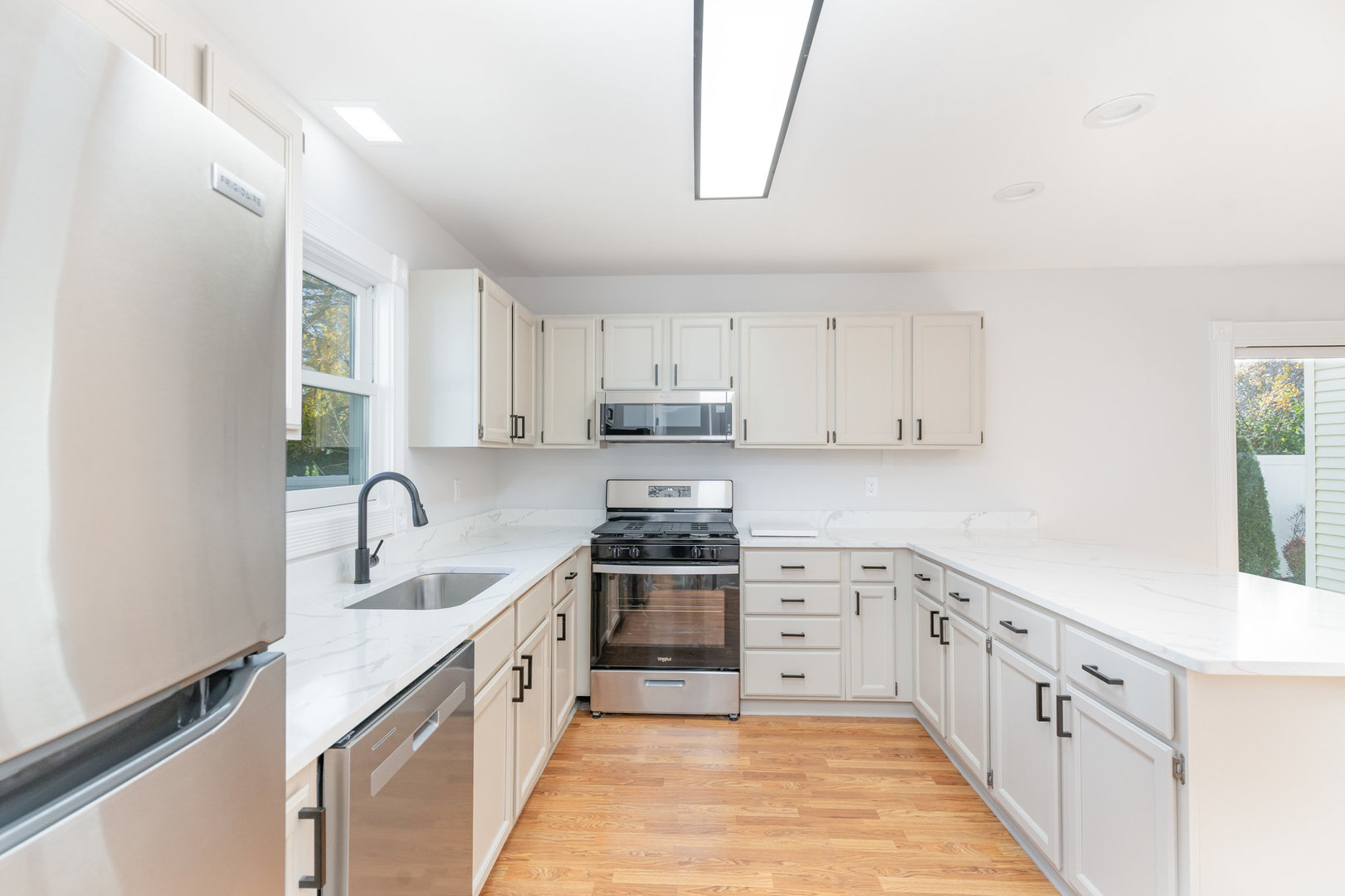 303 N Sycamore Lane, North Aurora, IL 60542