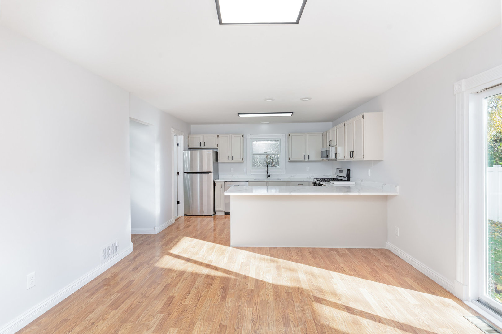 303 N Sycamore Lane, North Aurora, IL 60542