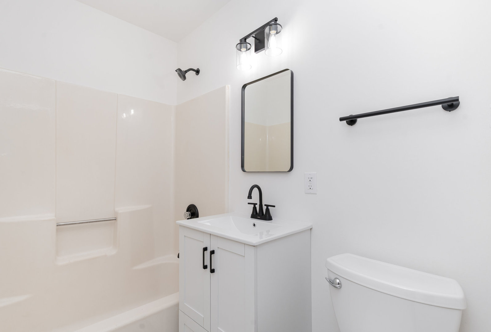 303 N Sycamore Lane, North Aurora, IL 60542