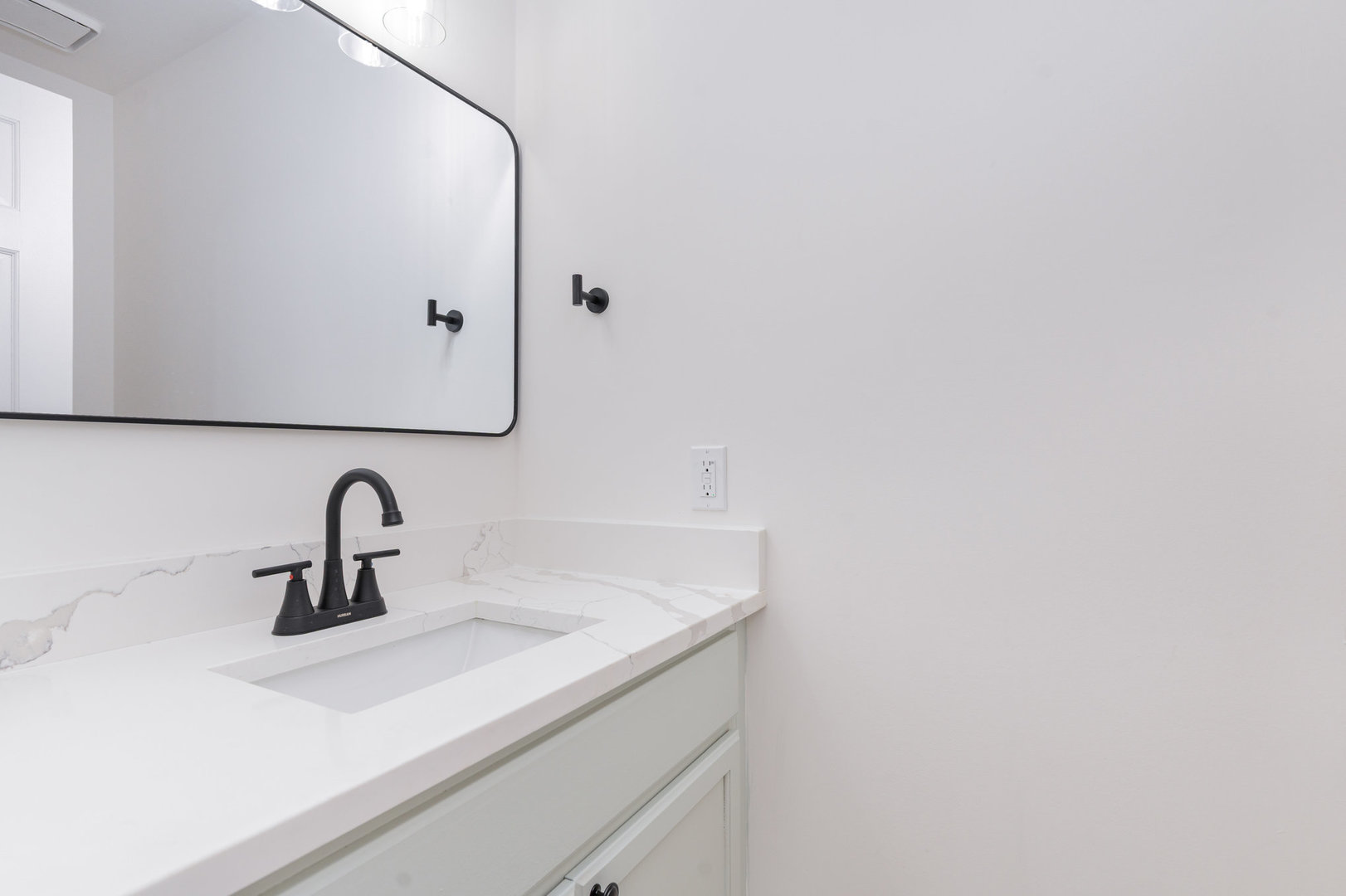 303 N Sycamore Lane, North Aurora, IL 60542