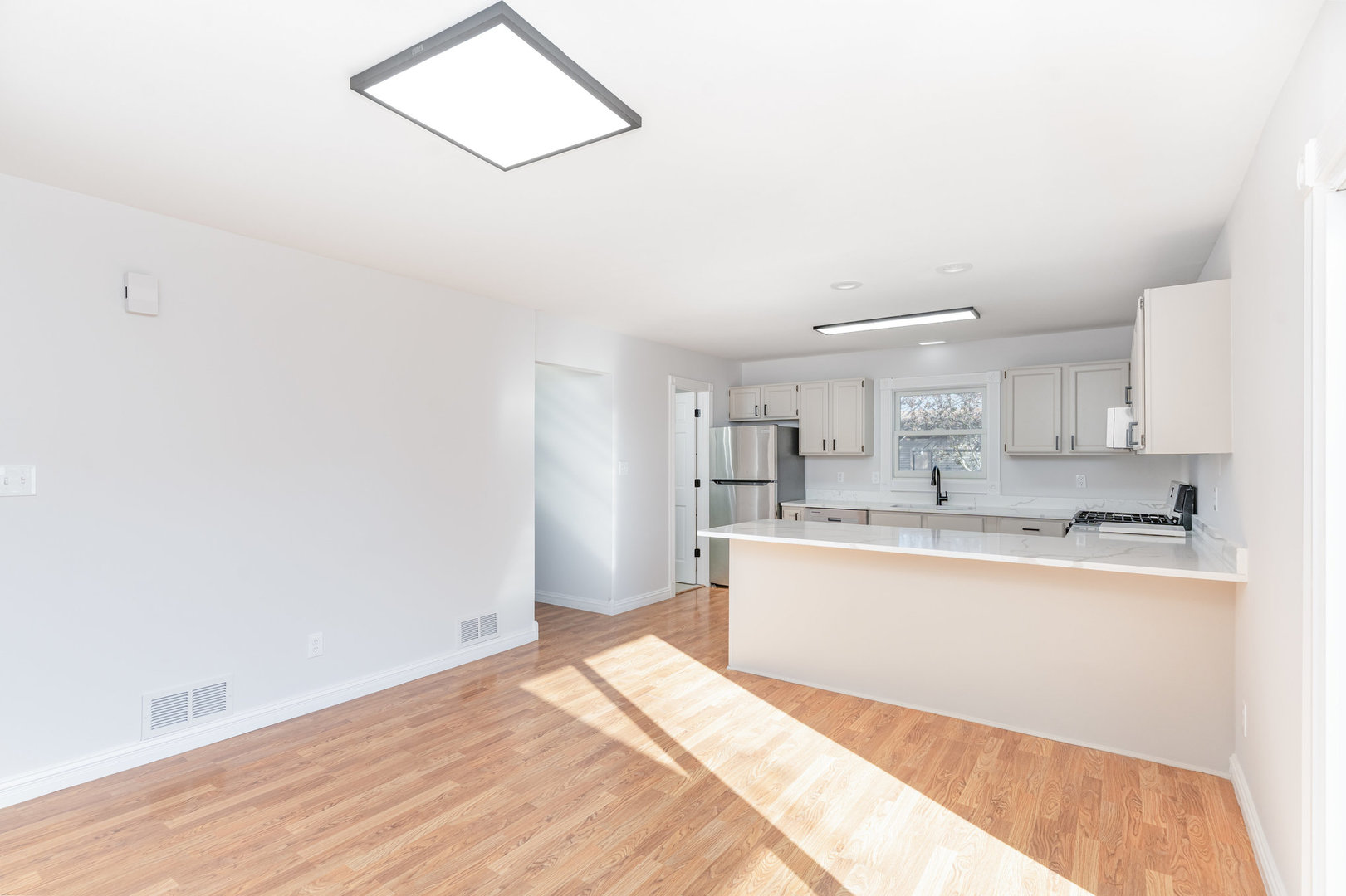 303 N Sycamore Lane, North Aurora, IL 60542