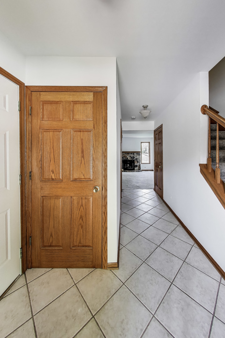 14 Oxford Court, Algonquin, IL 60102