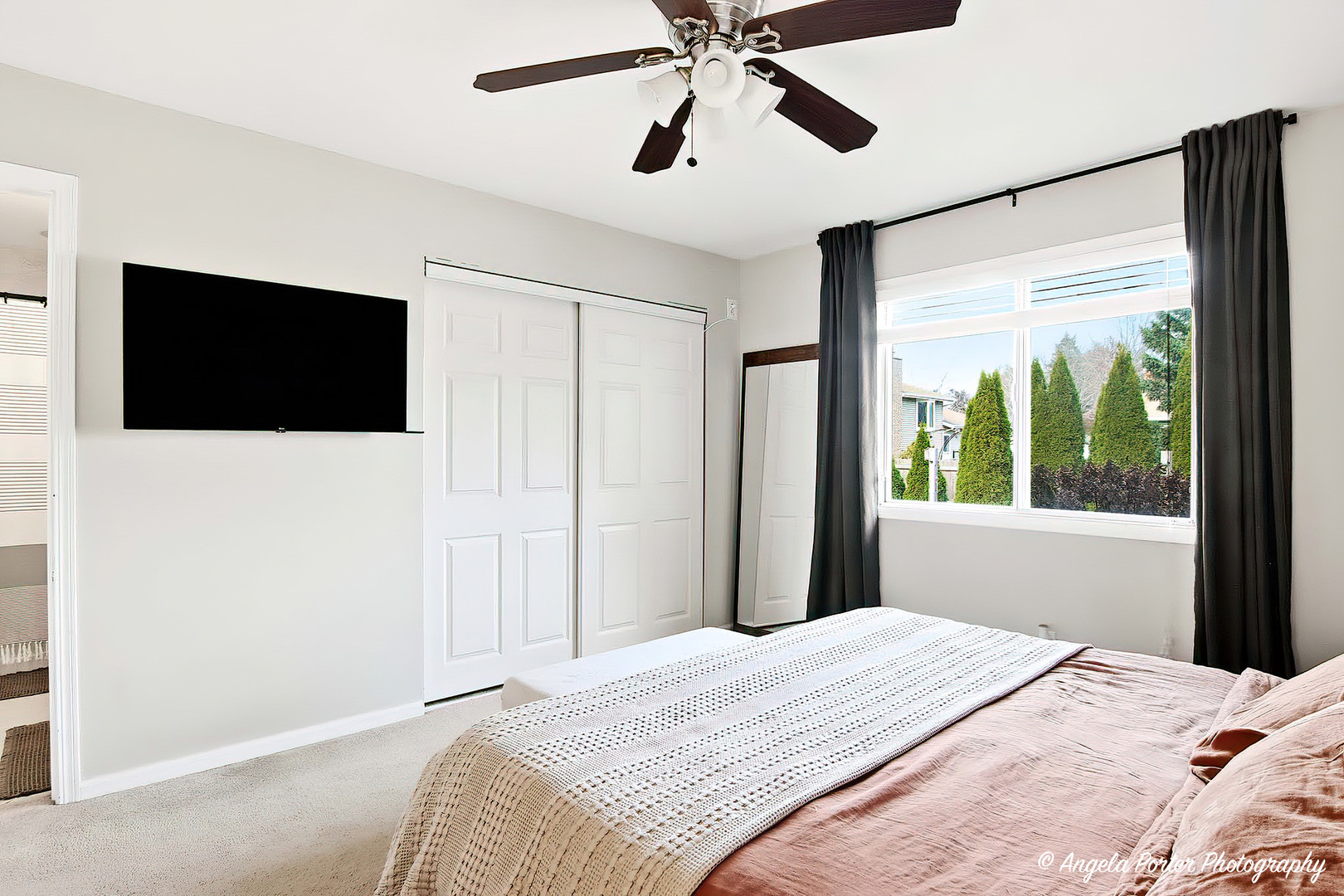 5106 W Greenbrier Drive, McHenry, IL 60050