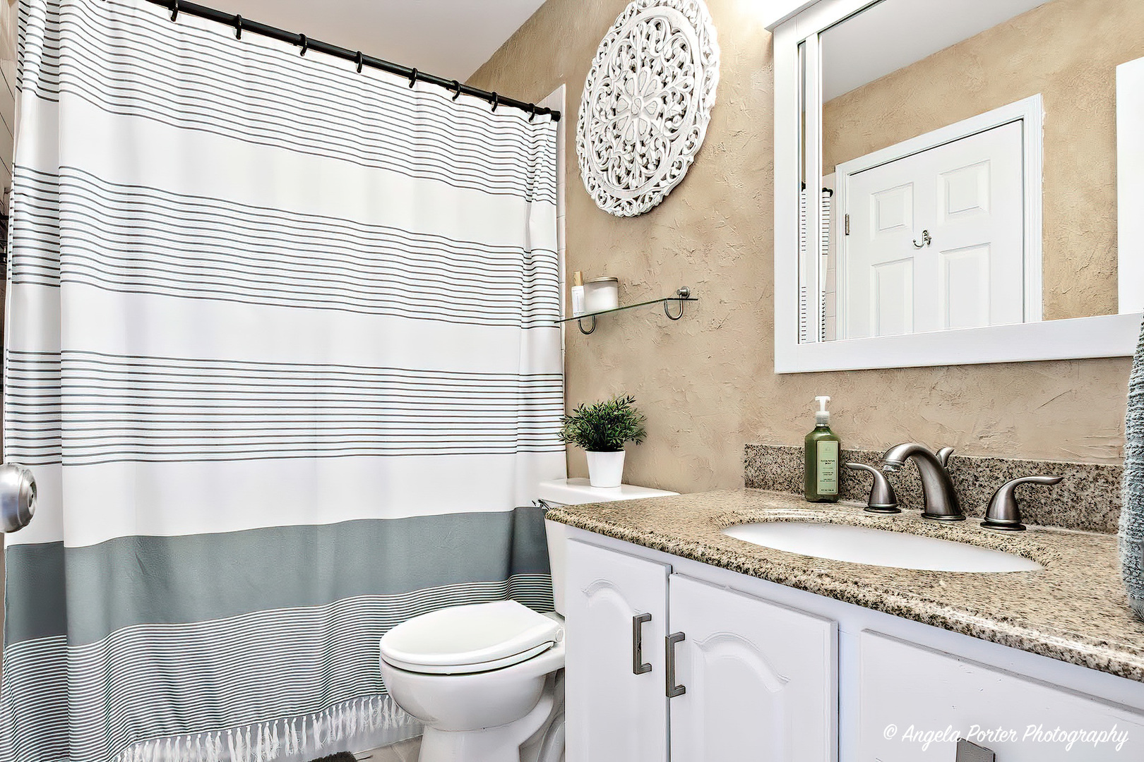 5106 W Greenbrier Drive, McHenry, IL 60050