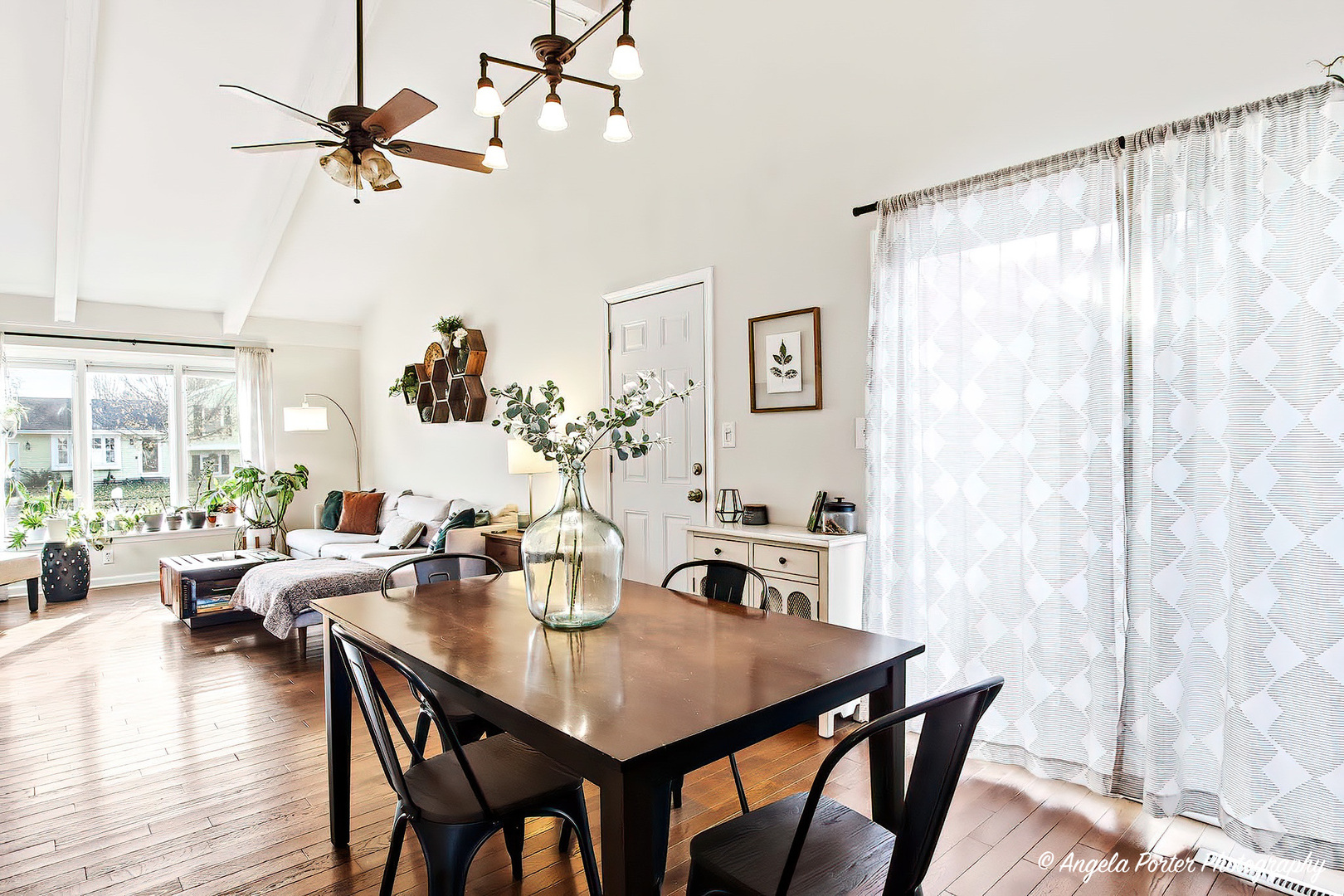 5106 W Greenbrier Drive, McHenry, IL 60050