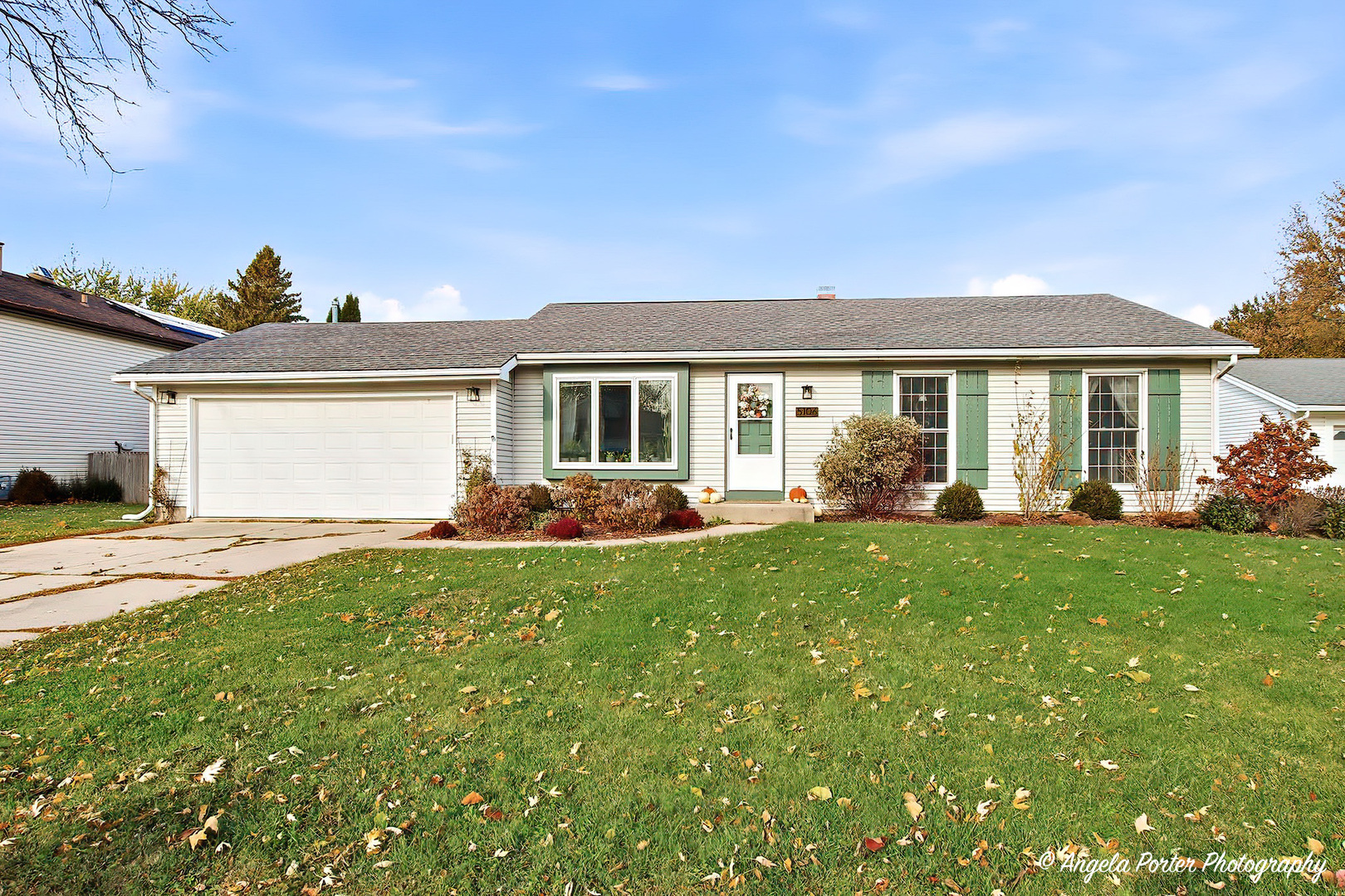 5106 W Greenbrier Drive, McHenry, IL 60050