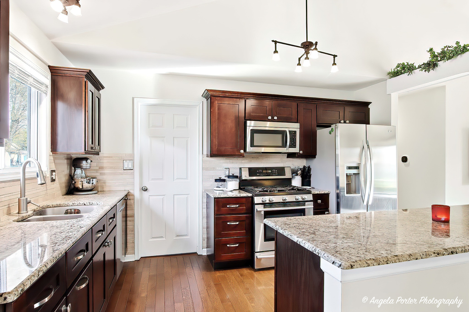 5106 W Greenbrier Drive, McHenry, IL 60050