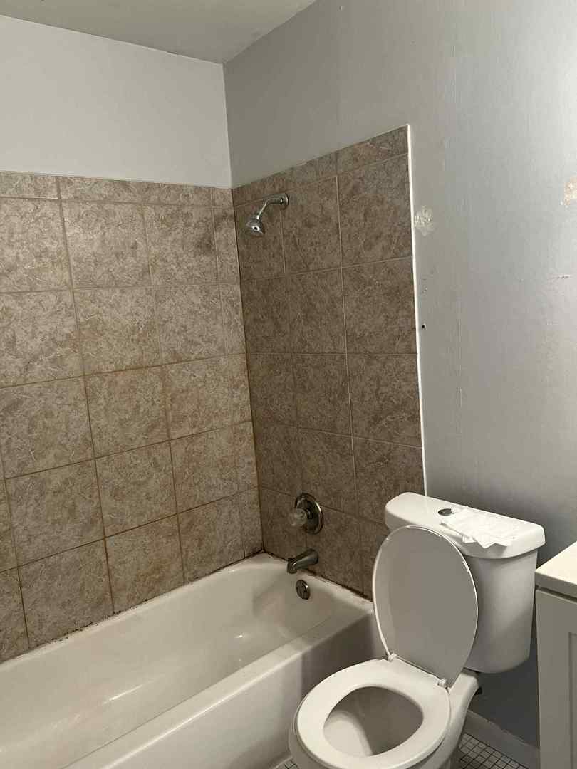 208 Shorewood Drive #3-2C, Glendale Heights, IL 60139