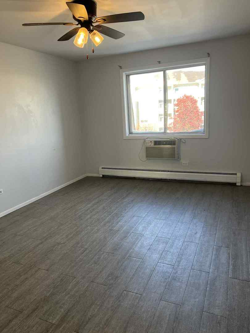 208 Shorewood Drive #3-2C, Glendale Heights, IL 60139