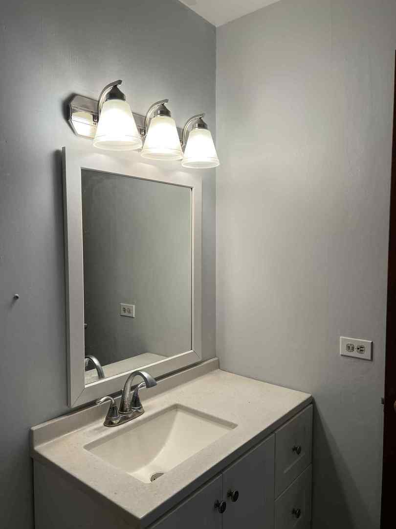 208 Shorewood Drive #3-2C, Glendale Heights, IL 60139