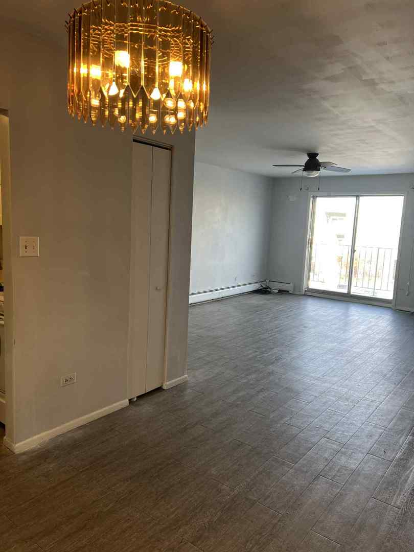 208 Shorewood Drive #3-2C, Glendale Heights, IL 60139