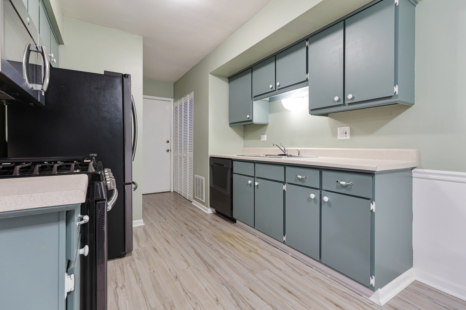 817 Wellington Avenue #817, Elk Grove Village, IL 60007