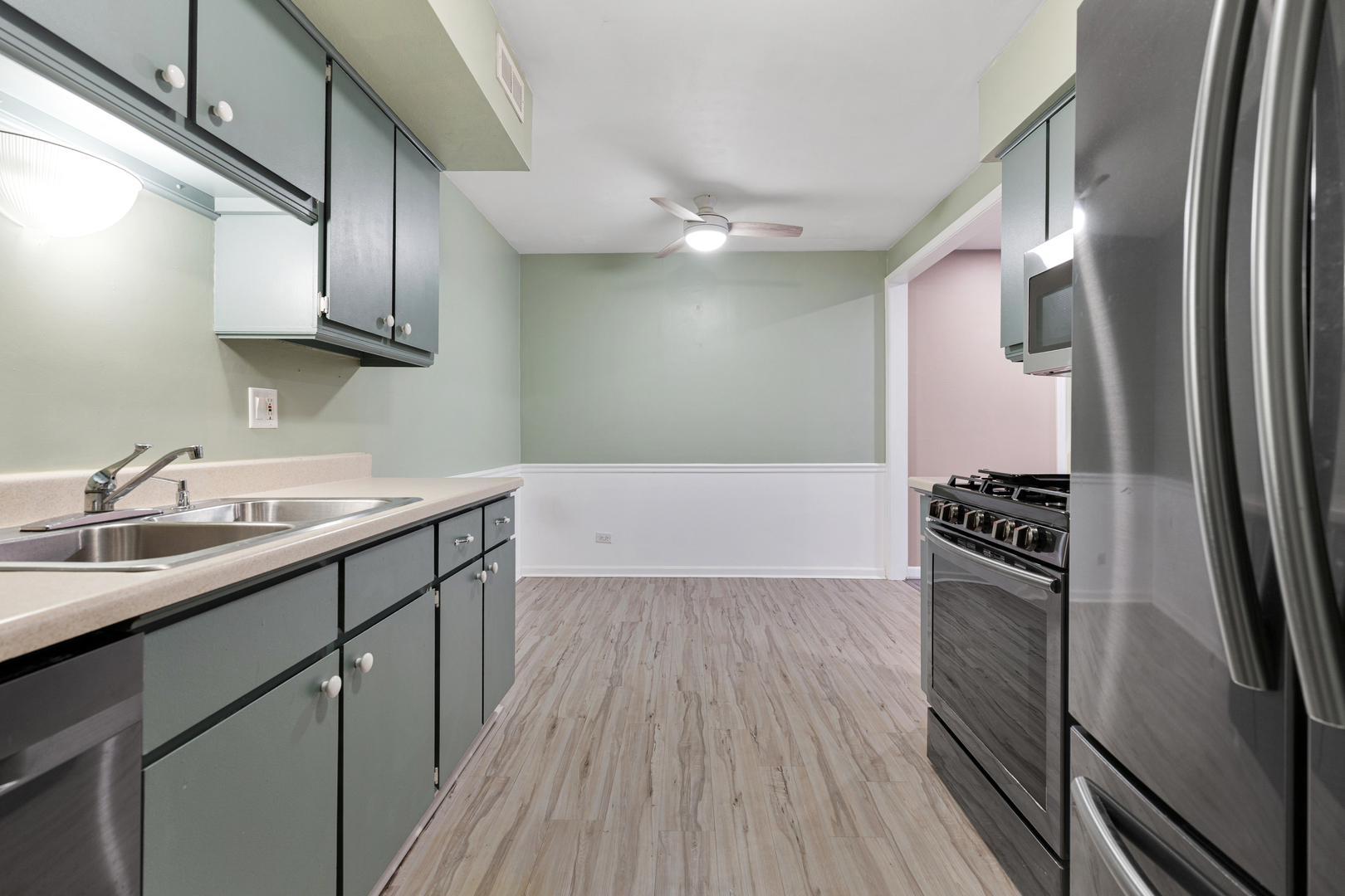 817 Wellington Avenue #817, Elk Grove Village, IL 60007