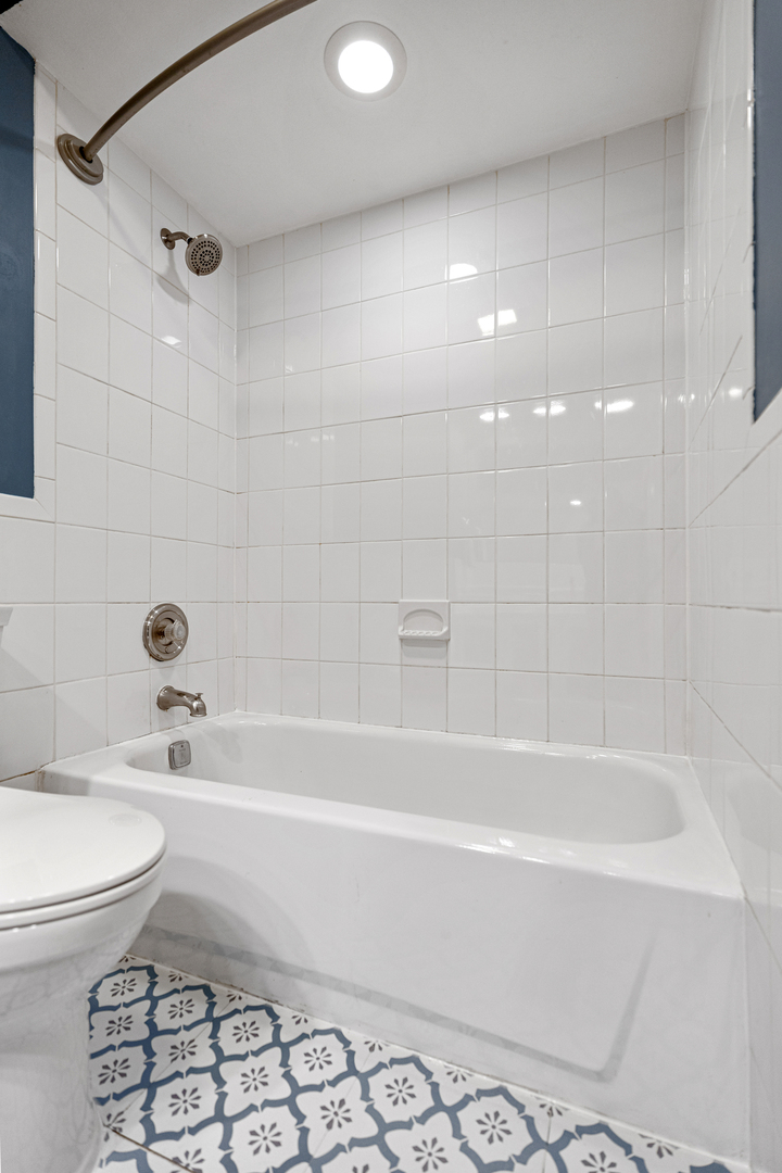 817 Wellington Avenue #817, Elk Grove Village, IL 60007