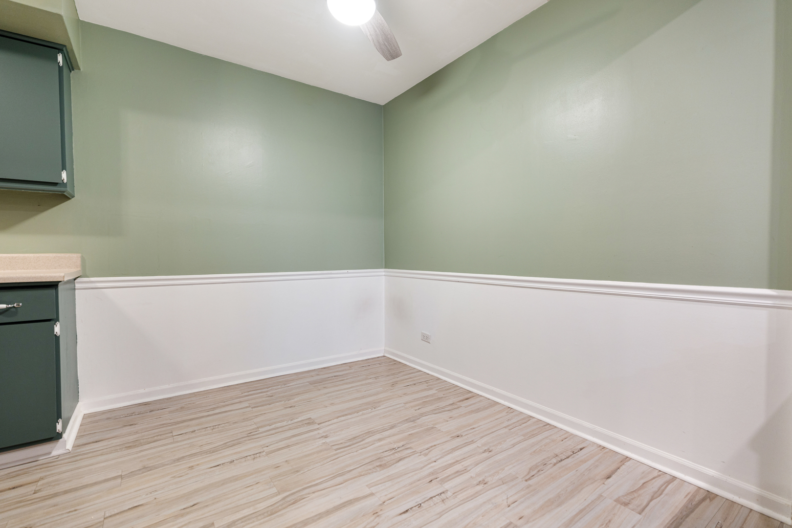 817 Wellington Avenue #817, Elk Grove Village, IL 60007