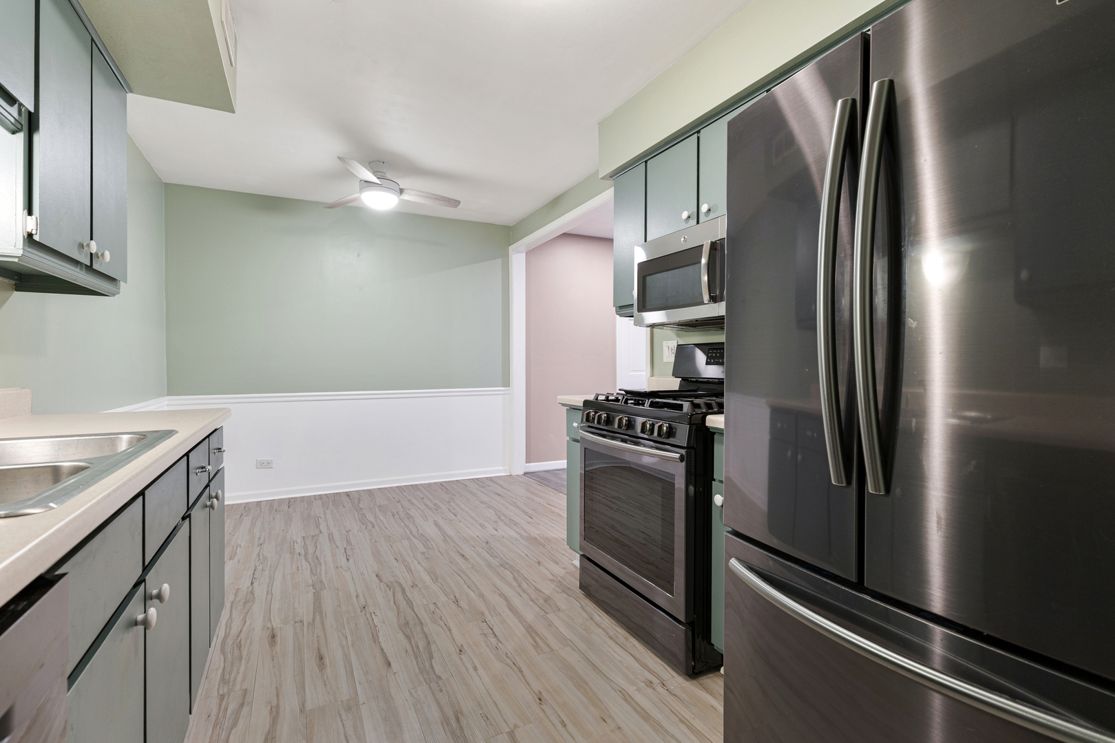 817 Wellington Avenue #817, Elk Grove Village, IL 60007