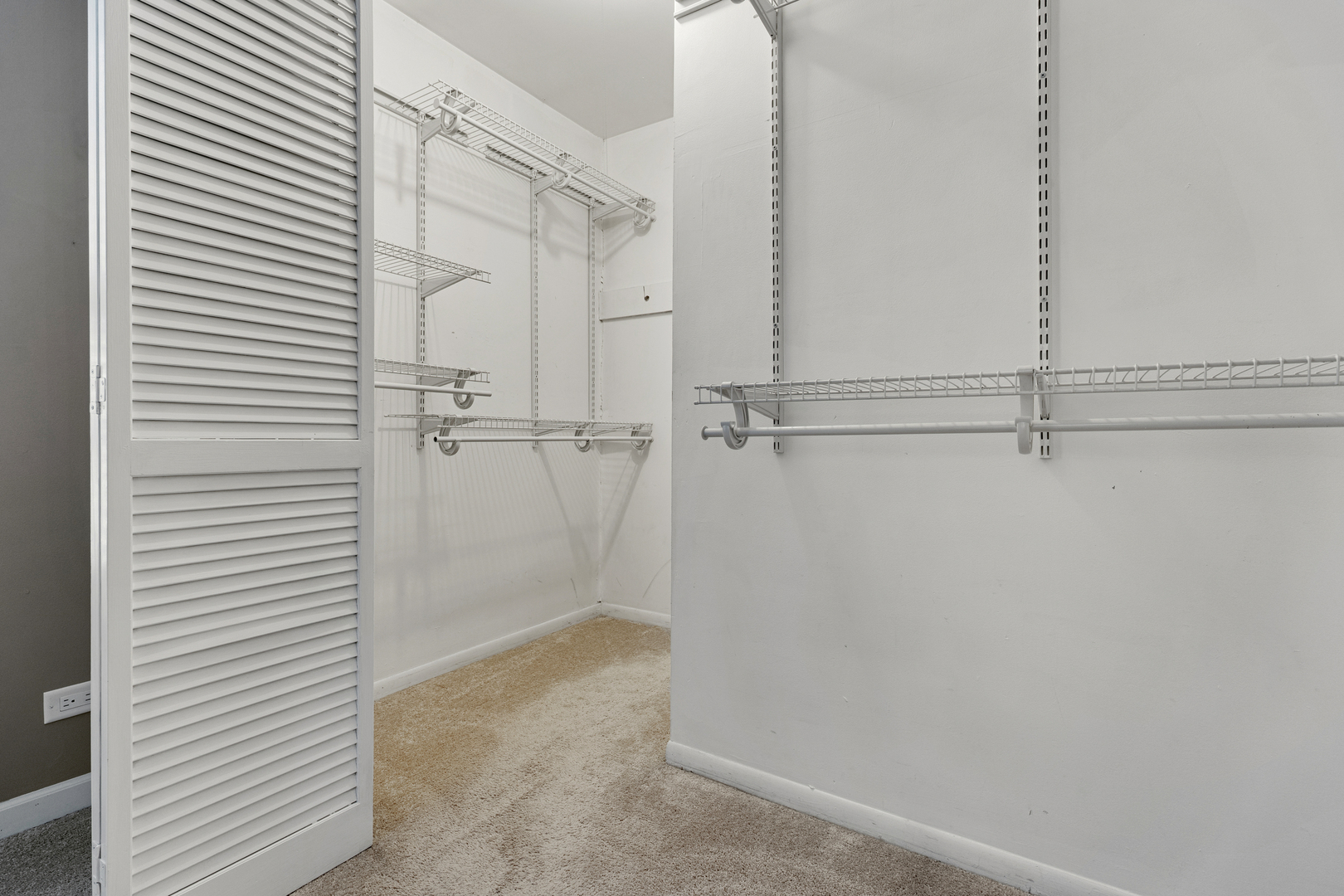 817 Wellington Avenue #817, Elk Grove Village, IL 60007