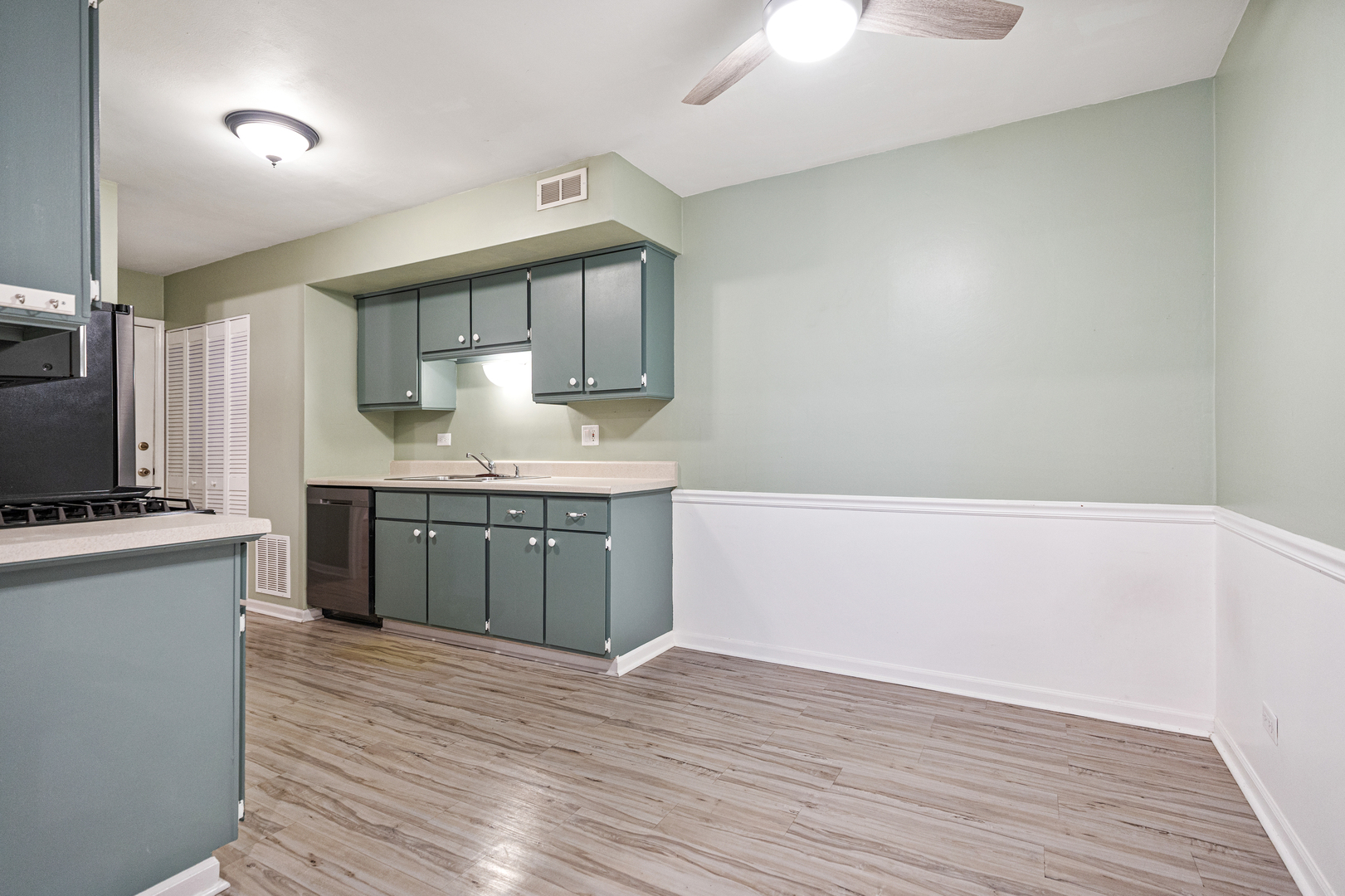 817 Wellington Avenue #817, Elk Grove Village, IL 60007